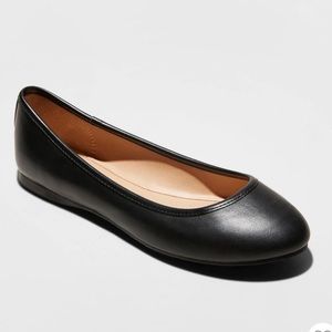 Universal Threads black flats